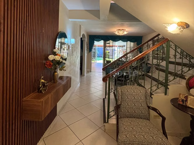 Casa en alquiler en Santa Tecla