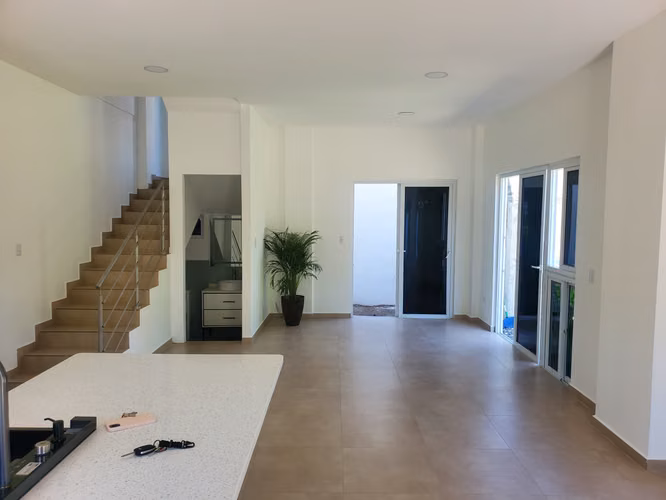# SE VENDE CASA EN RESIDENCIAL BARCELONA - Imagen 4