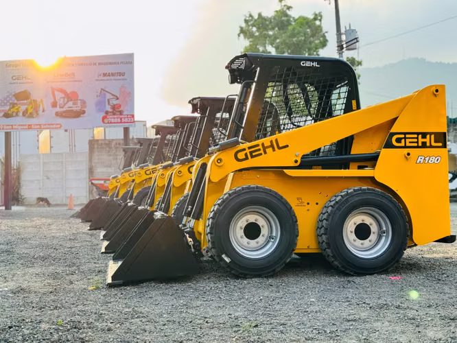 2026 Minicargador "Bobcat" GEHL R180 OFERTA ESPECIAL marca americana motor japonés (financiamiento*)