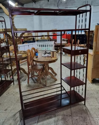 Percheros metálicos