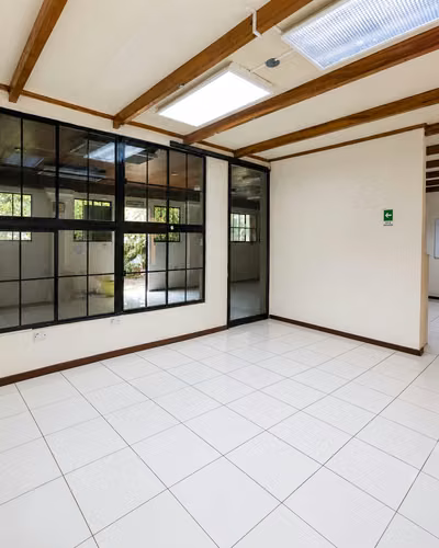 Excelente para invertir: Casa en venta  Cumbres de la Esmeralda (no privado)