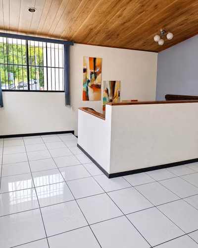 Excelente para invertir: Casa en venta  Cumbres de la Esmeralda (no privado)