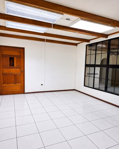 Excelente para invertir: Casa en venta  Cumbres de la Esmeralda (no privado)