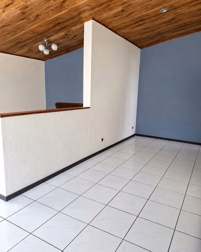 Excelente para invertir: Casa en venta  Cumbres de la Esmeralda (no privado)