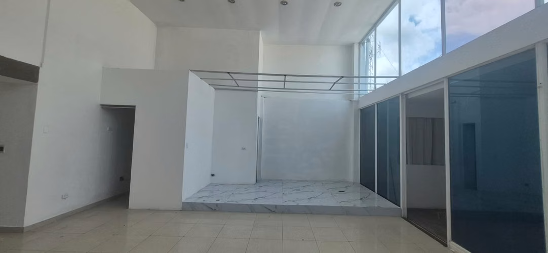 House for Sale for Commercial Use – Upper Part of Colonia Escalón