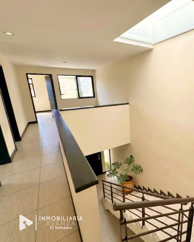 Casa Escalón con jardín, terraza y vistas al volcán 1,990 uso.