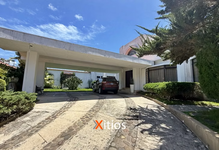 Venta de Casa en Cumbres de Cuscatlan SG