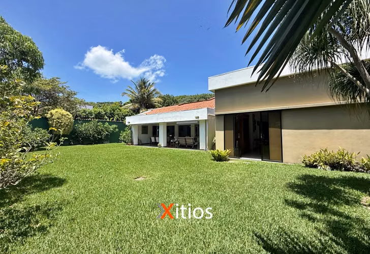 Venta de Casa en Cumbres de Cuscatlan SG