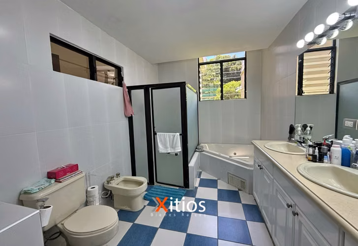 Venta de Casa en Cumbres de Cuscatlan SG