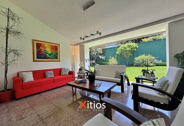 Venta de Casa en Cumbres de Cuscatlan SG