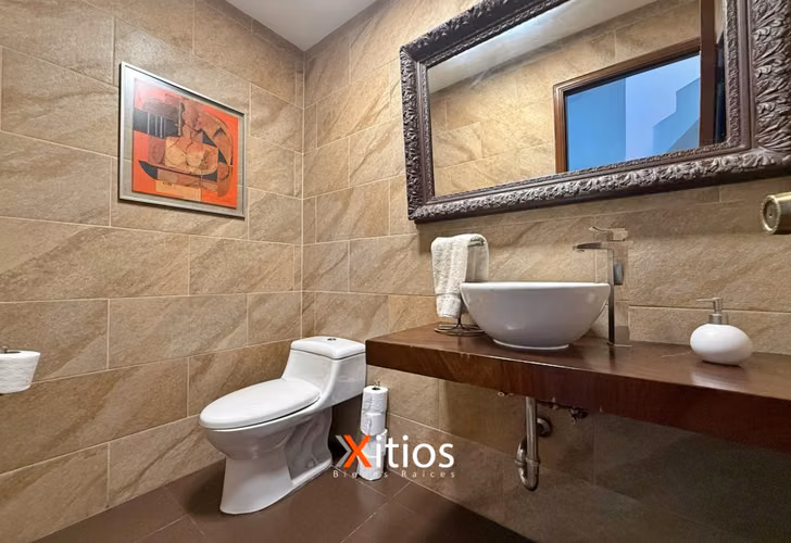 Venta de Casa en Cumbres de Cuscatlan SG