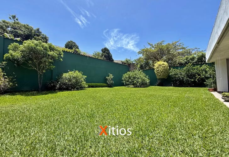 Venta de Casa en Cumbres de Cuscatlan SG
