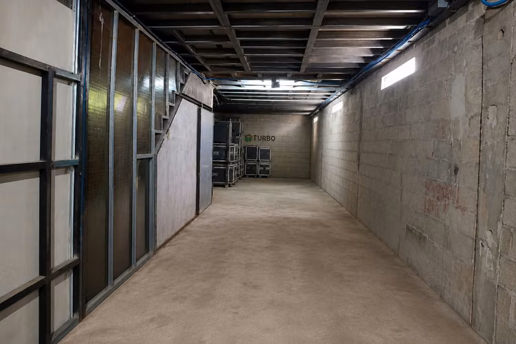 VENTA DE CASA MODERNA CON BODEGA Y OFICINAS EN LOURDES, COLÓN, LA LIBERTAD - Imagen 14