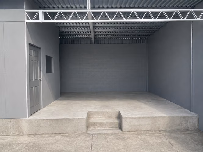 VENTA DE CASA MODERNA CON BODEGA Y OFICINAS EN LOURDES, COLÓN, LA LIBERTAD - Imagen 15