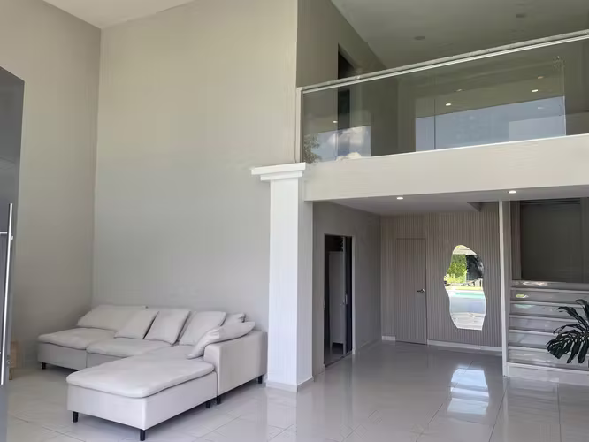 VENTA DE CASA MODERNA CON BODEGA Y OFICINAS EN LOURDES, COLÓN, LA LIBERTAD - Imagen 9