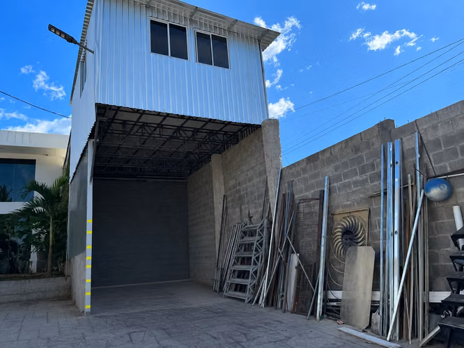 VENTA DE CASA MODERNA CON BODEGA Y OFICINAS EN LOURDES, COLÓN, LA LIBERTAD - Imagen 13