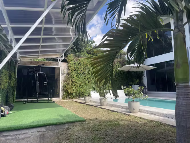 VENTA DE CASA MODERNA CON BODEGA Y OFICINAS EN LOURDES, COLÓN, LA LIBERTAD - Imagen 11