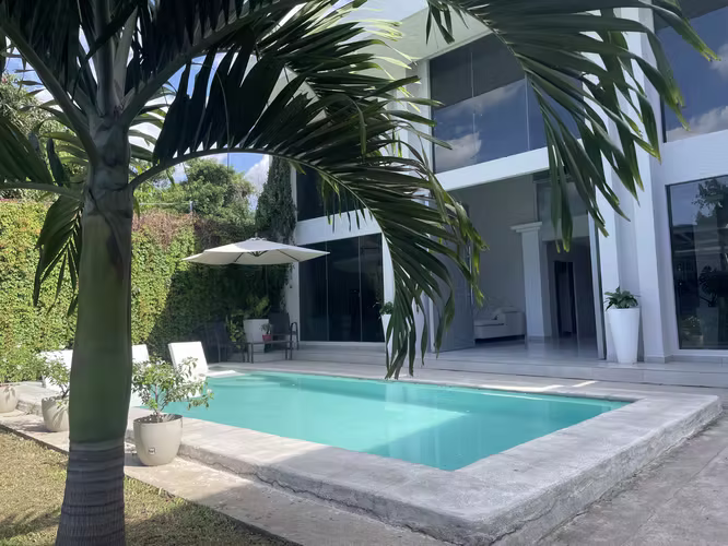 VENTA DE CASA MODERNA CON BODEGA Y OFICINAS EN LOURDES, COLÓN, LA LIBERTAD - Imagen 10