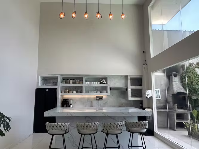 VENTA DE CASA MODERNA CON BODEGA Y OFICINAS EN LOURDES, COLÓN, LA LIBERTAD - Imagen 4