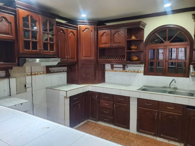 # SE ALQUILA CASA FRENTE A LOS JUZGADOS DE SAN MIGUEL