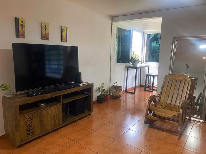 habitación amueblada en Residencial Los Pinares – Antiguo Cuscatlán - Solo mujeres**