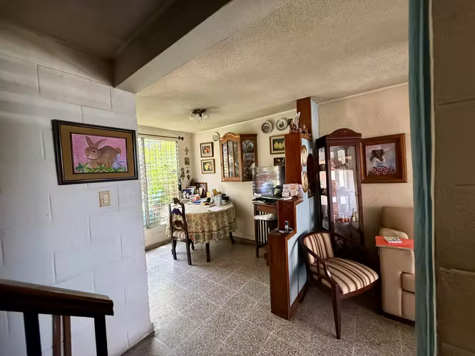 CASA EN VENTA CONTIGUO CENTRO COMERCIAL SAN LUIS