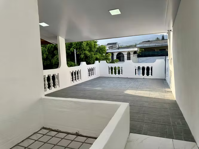 Venta de Casa en Residencial Santa Teresa en Privado