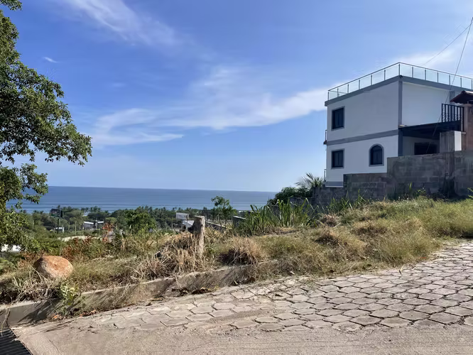 TERRENO EN VENTA EN COMPLEJO EL MIRADOR, SURF CITY, LA LIBERTAD $165,000.00