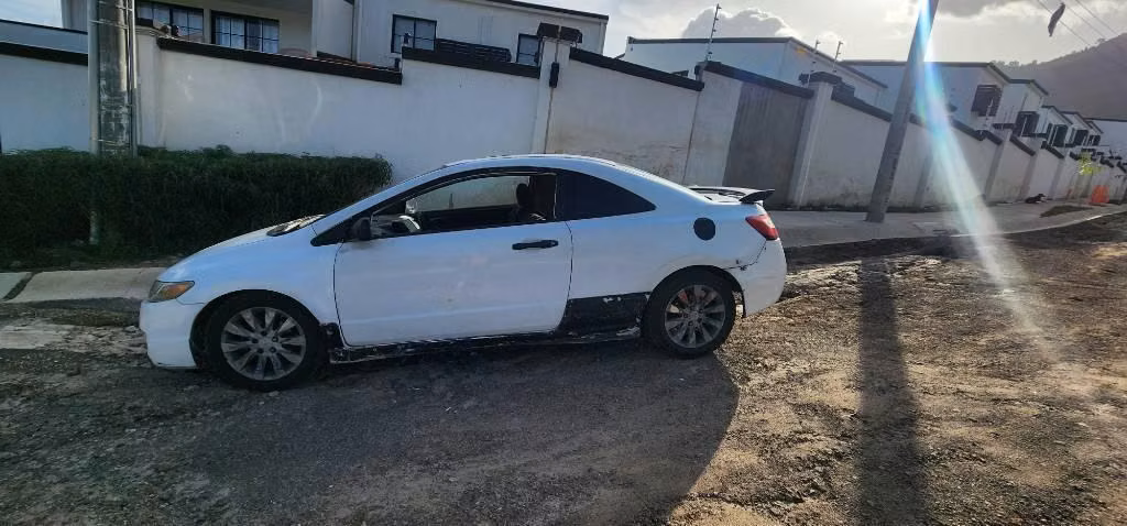 Honda civic dos puertas 2010