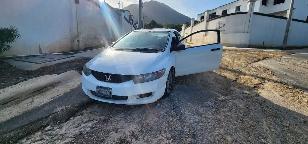 Honda civic dos puertas 2010