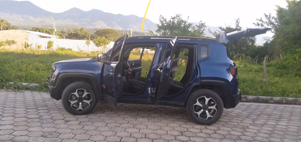 JEEP RENEGADE 4×4 TURBO MOTOR 1.3 MUY ECONOMICA TARGETA AMI NONBRE