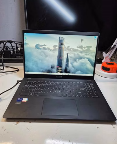 Laptop MSI Modern 15 - Intel Core i9 (13ª Gen) - ¡Ultra Rápida y Profesional!