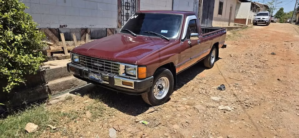Toyota hilux Año 85