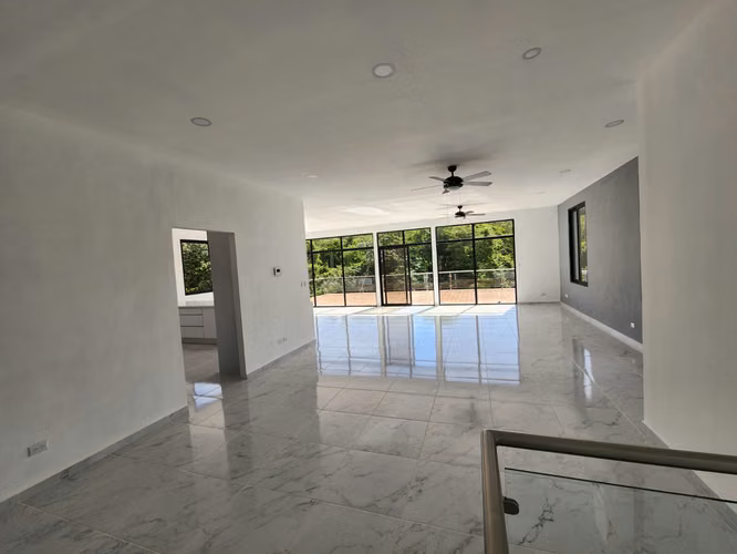 SE VENDE O SE ALQUILA CASA RESIDENCIAL LA MONTAÑA II, MODERNA - Imagen 16