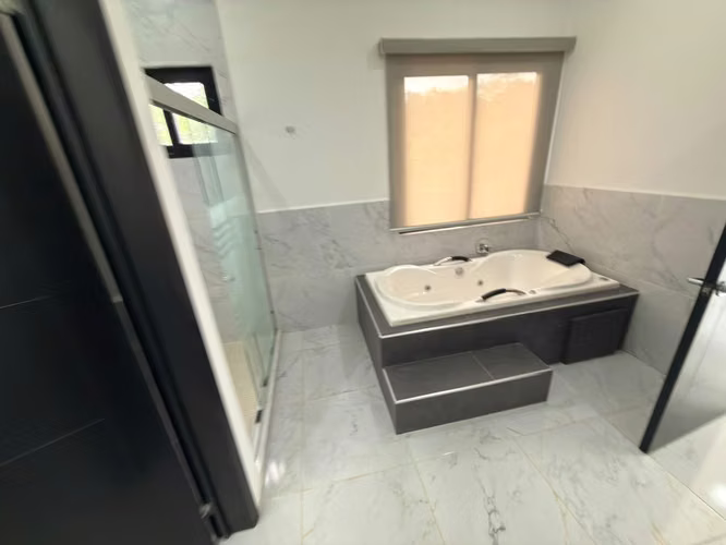 SE VENDE O SE ALQUILA CASA RESIDENCIAL LA MONTAÑA II, MODERNA - Imagen 9