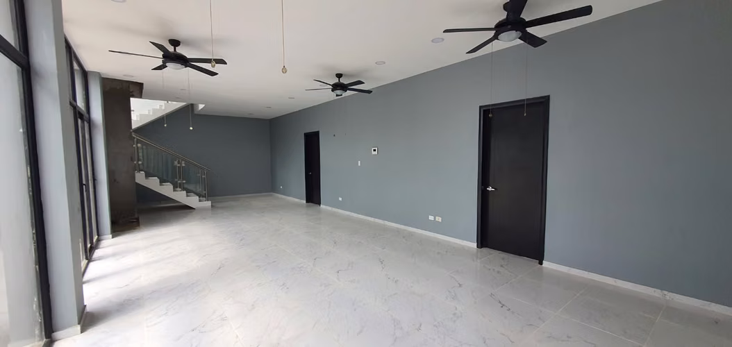 SE VENDE O SE ALQUILA CASA RESIDENCIAL LA MONTAÑA II, MODERNA - Imagen 11