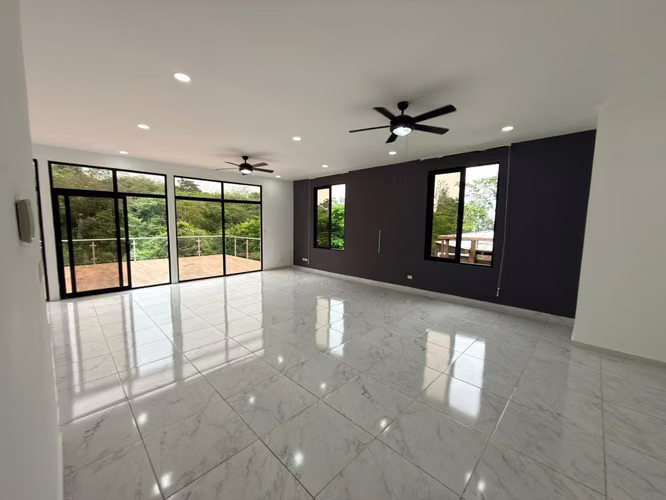 SE VENDE O SE ALQUILA CASA RESIDENCIAL LA MONTAÑA II, MODERNA - Imagen 7