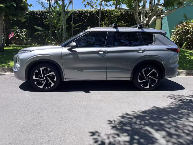 Mitsubishi outlander 2024