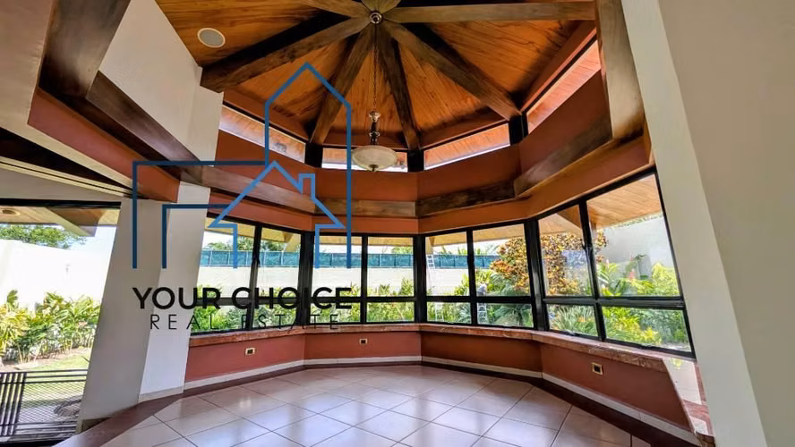 Alquilo Residencia en Col. Maquilishuat - Imagen 2