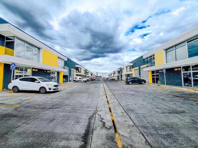 Bodegas Industriales en Venta dentro de complejo en Apopa, San Salvador