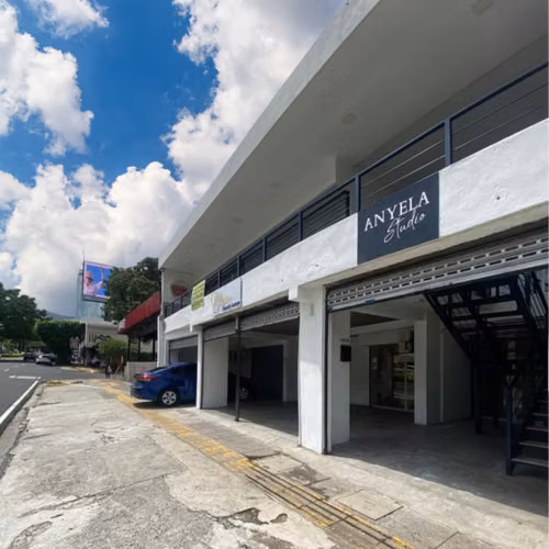 Rento local comercial en San Benito sobre Av.Revolucion