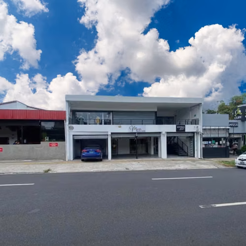 Rento local comercial en San Benito sobre Av.Revolucion