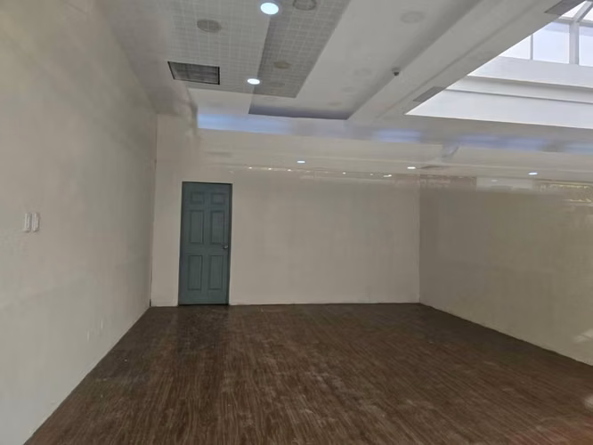Local comercial remodelado  Ciudad Merliot | Tercer nivel