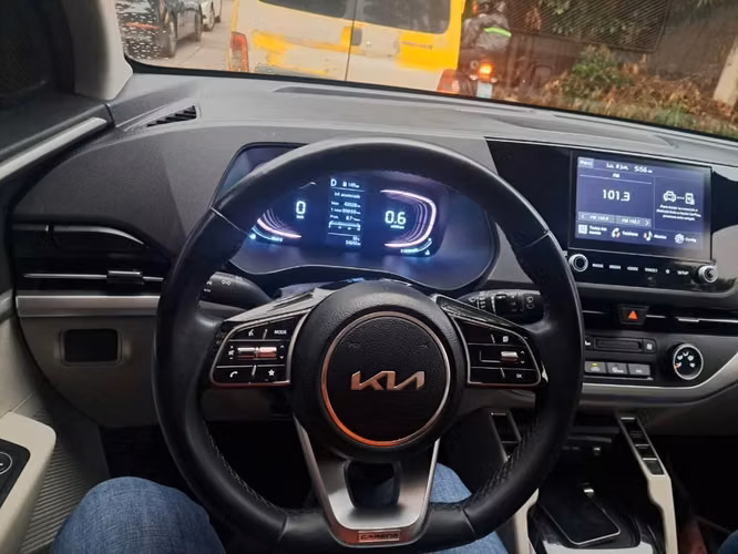 Kia Carens de agencia COMO NUEVA