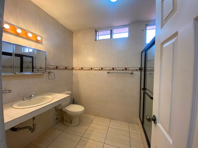 Apto Amueblado Amplio en Colonia San Benito | US$1,500