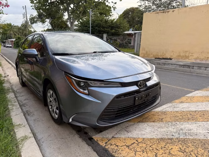 Vendo Toyota Corolla 2023, ya con placas, recién importado, frente limpio pocas millas
