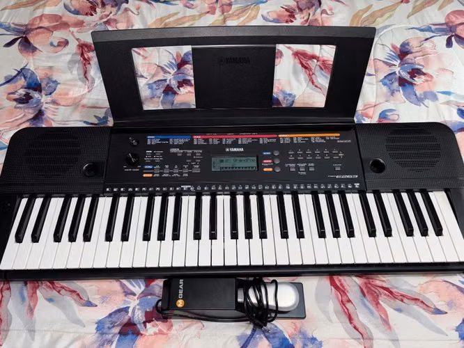 Teclado Yamaha PSR-E263 + Pedal de sostenido