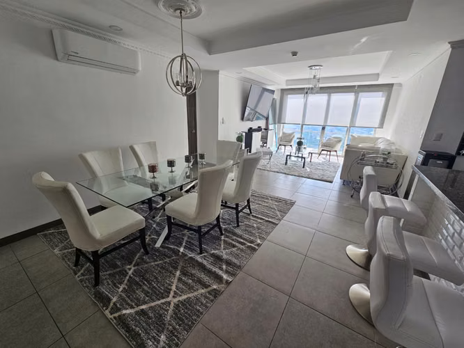 ALQUILER APARTAMENTO DE LUJO AMUEBLADO DE 3 HABITACIONES CON AMPLIA TERRAZA PUERTA DEL ALMA
