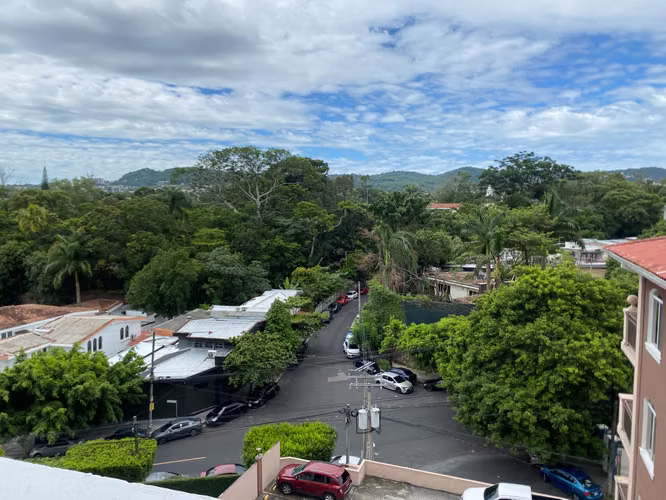 ALQUILER DE LINDA AMPLIA Y ACOGEDORA  CASA  EN CUMBRES DE CUSCATLAN