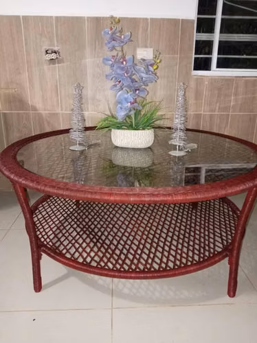 Mesa Grande de mimbre plastico $59